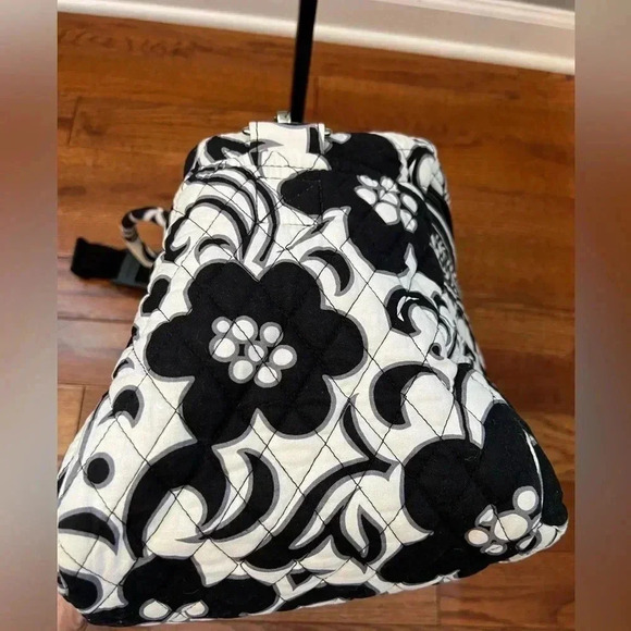 Vera Bradley Weekend Black-White Floral Travel/Diaper Bag - Picture 4 of 13